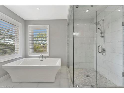 138 Kingsview Drive, Stoney Creek, ON - Indoor Photo Showing Bathroom