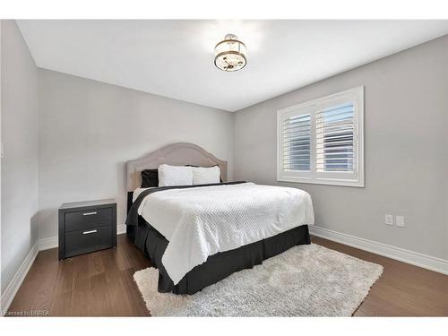 138 Kingsview Drive, Stoney Creek, ON - Indoor Photo Showing Bedroom