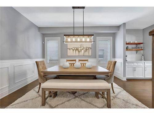 138 Kingsview Drive, Stoney Creek, ON - Indoor Photo Showing Dining Room