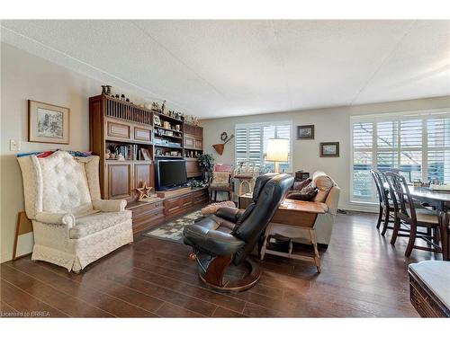 305-88 Tollgate Road, Brantford, ON - Indoor Photo Showing Living Room