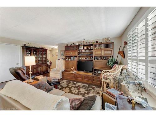 305-88 Tollgate Road, Brantford, ON - Indoor Photo Showing Living Room