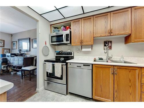 305-88 Tollgate Road, Brantford, ON - Indoor Photo Showing Kitchen With Double Sink