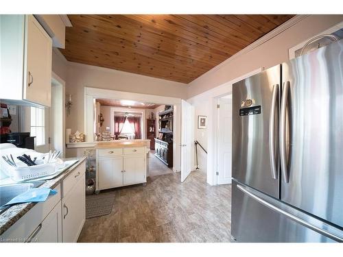 142 Cayuga Street, Brantford, ON - Indoor Photo Showing Kitchen