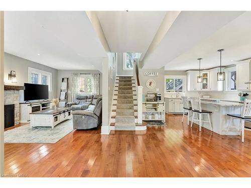 6 Lincoln Avenue, Brantford, ON - Indoor Photo Showing Living Room