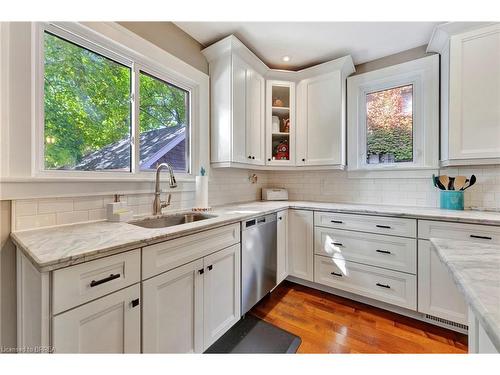 6 Lincoln Avenue, Brantford, ON - Indoor Photo Showing Kitchen