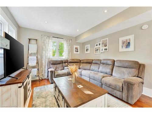 6 Lincoln Avenue, Brantford, ON - Indoor Photo Showing Living Room