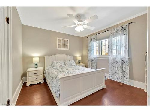 6 Lincoln Avenue, Brantford, ON - Indoor Photo Showing Bedroom