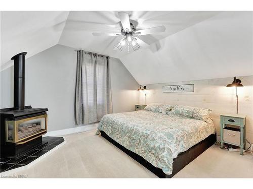 6 Lincoln Avenue, Brantford, ON - Indoor Photo Showing Bedroom