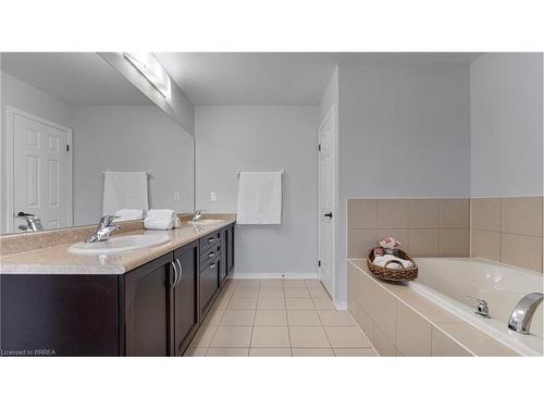 2 Turnbull Drive, Brantford, ON - Indoor Photo Showing Bathroom