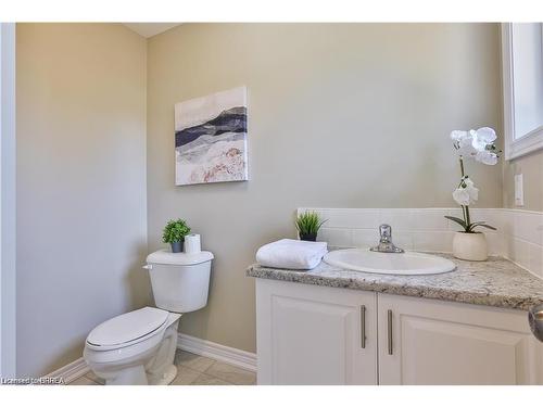 28A Grandview Street, Brantford, ON - Indoor Photo Showing Bathroom