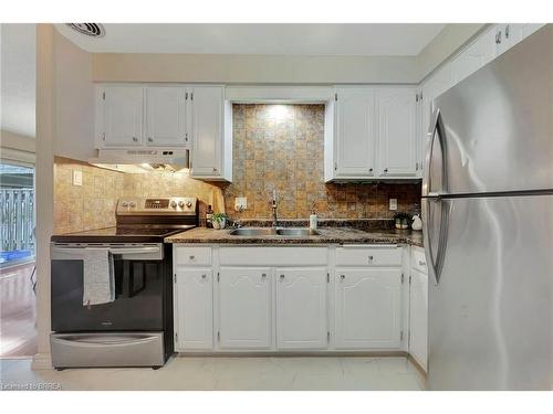 63-14 Williamsburg Road, Kitchener, ON - Indoor Photo Showing Kitchen With Double Sink