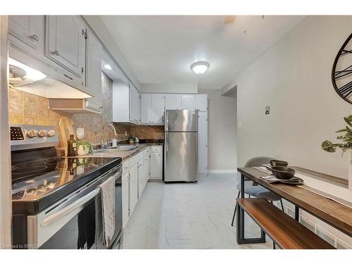 63-14 Williamsburg Road, Kitchener, ON - Indoor Photo Showing Kitchen