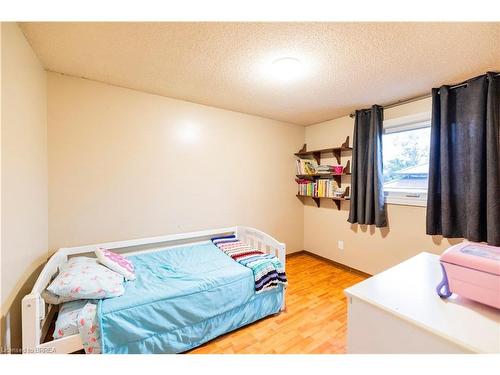 7 Fieldgate Drive, Brantford, ON - Indoor Photo Showing Bedroom