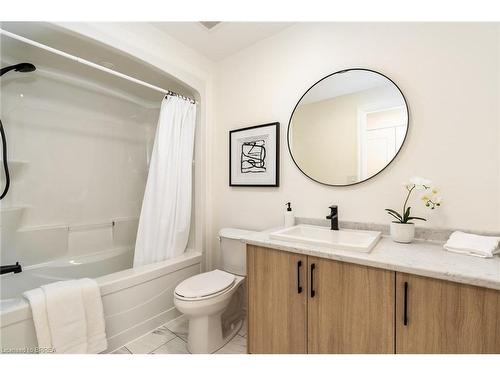 7479 Splendour Drive, Niagara Falls, ON - Indoor Photo Showing Bathroom