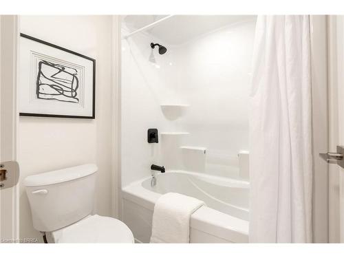 7479 Splendour Drive, Niagara Falls, ON - Indoor Photo Showing Bathroom