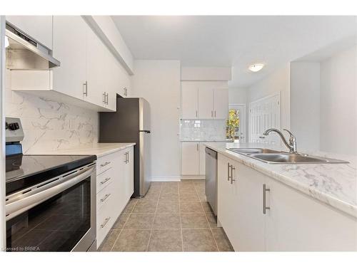 10-677 Park Road N, Brantford, ON - Indoor Photo Showing Kitchen With Double Sink