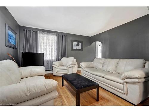 8 Short Street, Cambridge, ON - Indoor Photo Showing Living Room