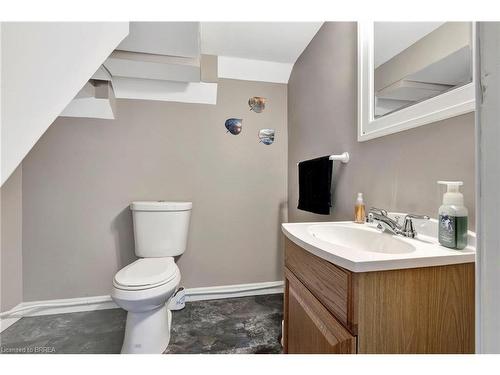 8 Short Street, Cambridge, ON - Indoor Photo Showing Bathroom