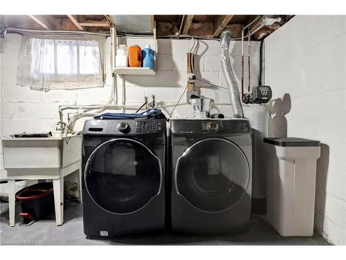 8 Short Street, Cambridge, ON - Indoor Photo Showing Laundry Room