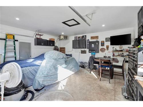 8 Short Street, Cambridge, ON - Indoor Photo Showing Bedroom