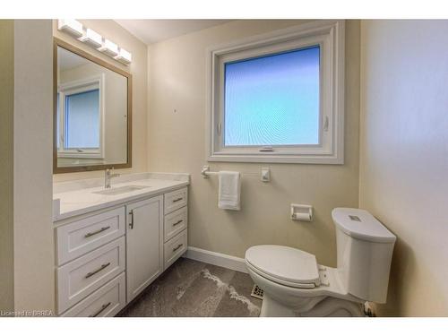 2 Meadowood Drive, St. George, ON - Indoor Photo Showing Bathroom