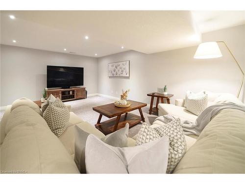 B-17 Cedar Street, Paris, ON - Indoor Photo Showing Living Room