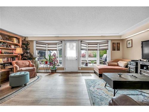 57 12Th Concession, Freelton, ON - Indoor Photo Showing Living Room