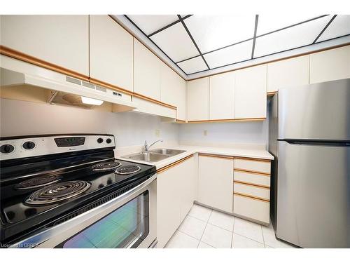 412-88 Toll Gate Road, Brantford, ON - Indoor Photo Showing Kitchen With Double Sink