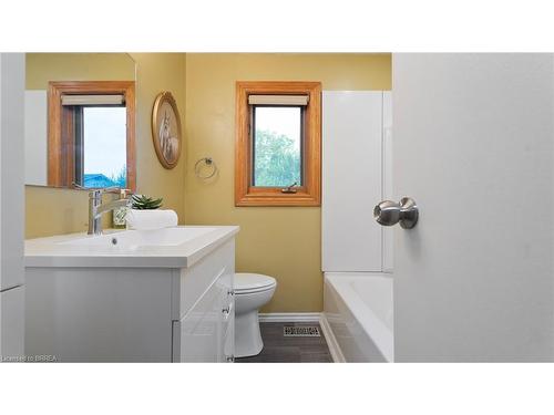 2066 Villa Nova Road, Scotland, ON - Indoor Photo Showing Bathroom