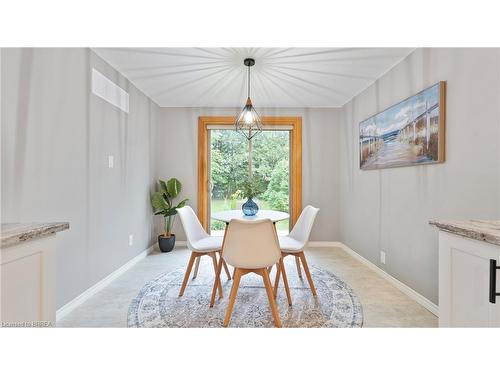 2066 Villa Nova Road, Scotland, ON - Indoor Photo Showing Dining Room