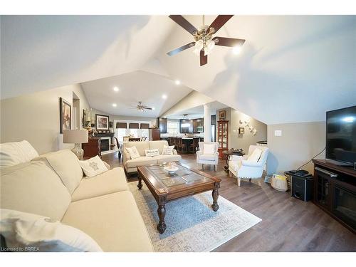 75 Washington Street, Paris, ON - Indoor Photo Showing Living Room