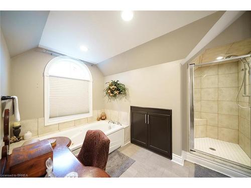 75 Washington Street, Paris, ON - Indoor Photo Showing Bathroom