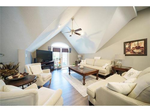 75 Washington Street, Paris, ON - Indoor Photo Showing Living Room