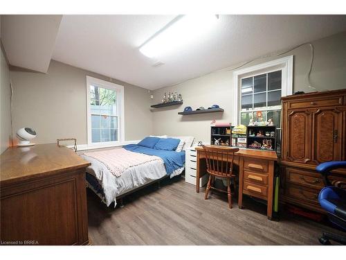 75 Washington Street, Paris, ON - Indoor Photo Showing Bedroom