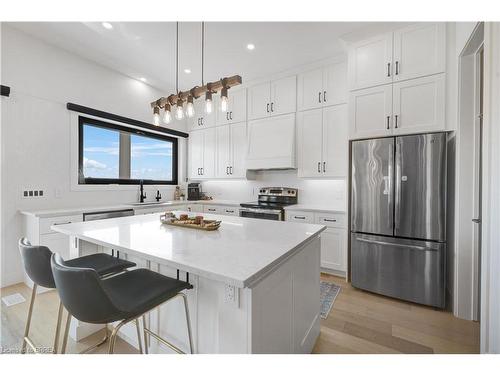 50 Grandville Circle, Paris, ON - Indoor Photo Showing Kitchen With Upgraded Kitchen