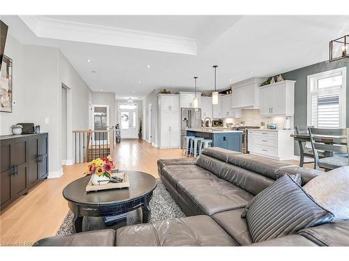 223 Oak Street, Simcoe, ON - Indoor Photo Showing Living Room