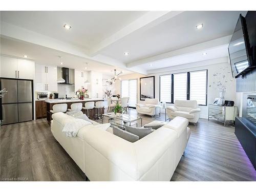 14 Willowbrook Drive, Welland, ON - Indoor Photo Showing Living Room