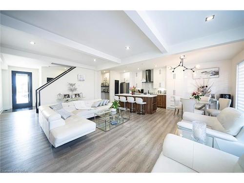 14 Willowbrook Drive, Welland, ON - Indoor Photo Showing Living Room