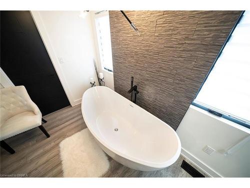 14 Willowbrook Drive, Welland, ON - Indoor Photo Showing Bathroom