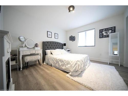 14 Willowbrook Drive, Welland, ON - Indoor Photo Showing Bedroom