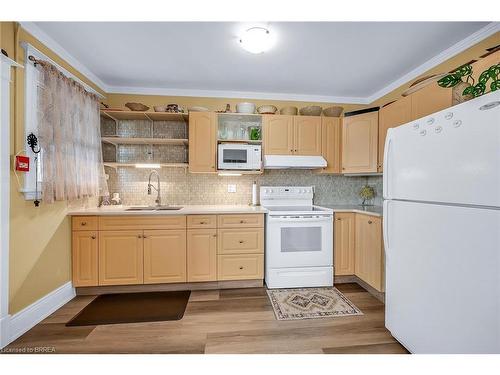 5-54 Dufferin Avenue, Brantford, ON - Indoor Photo Showing Kitchen