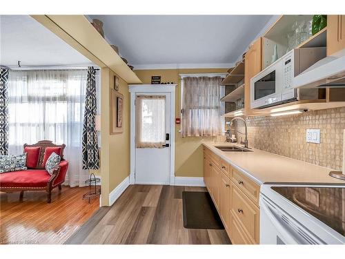 5-54 Dufferin Avenue, Brantford, ON - Indoor Photo Showing Kitchen With Double Sink