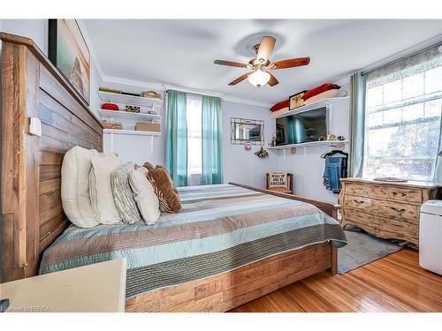 5-54 Dufferin Avenue, Brantford, ON - Indoor Photo Showing Bedroom