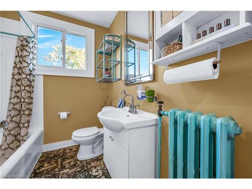 5-54 Dufferin Avenue, Brantford, ON - Indoor Photo Showing Bathroom