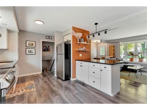 157 Fielding Crescent, Hamilton, ON - Indoor Photo Showing Kitchen