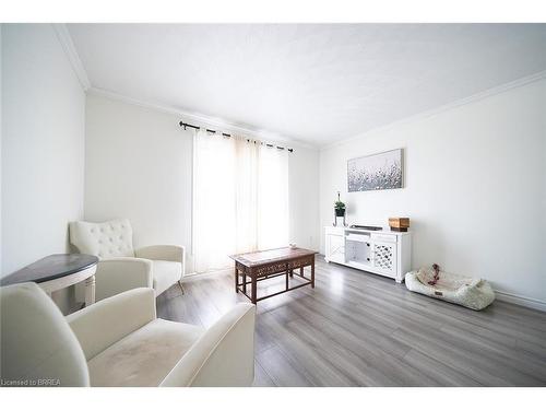 27 Mulholland Drive, Paris, ON - Indoor Photo Showing Living Room