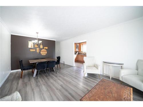 27 Mulholland Drive, Paris, ON - Indoor Photo Showing Living Room