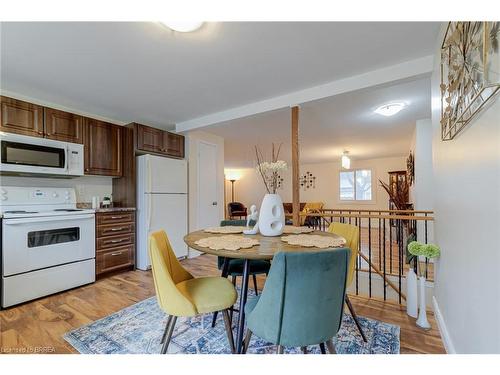 1 Argyle Road, Barrie, ON - Indoor Photo Showing Living Room