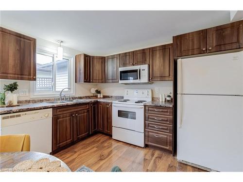 1 Argyle Road, Barrie, ON - Indoor Photo Showing Living Room