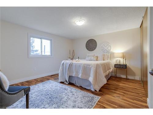 1 Argyle Road, Barrie, ON - Indoor Photo Showing Living Room